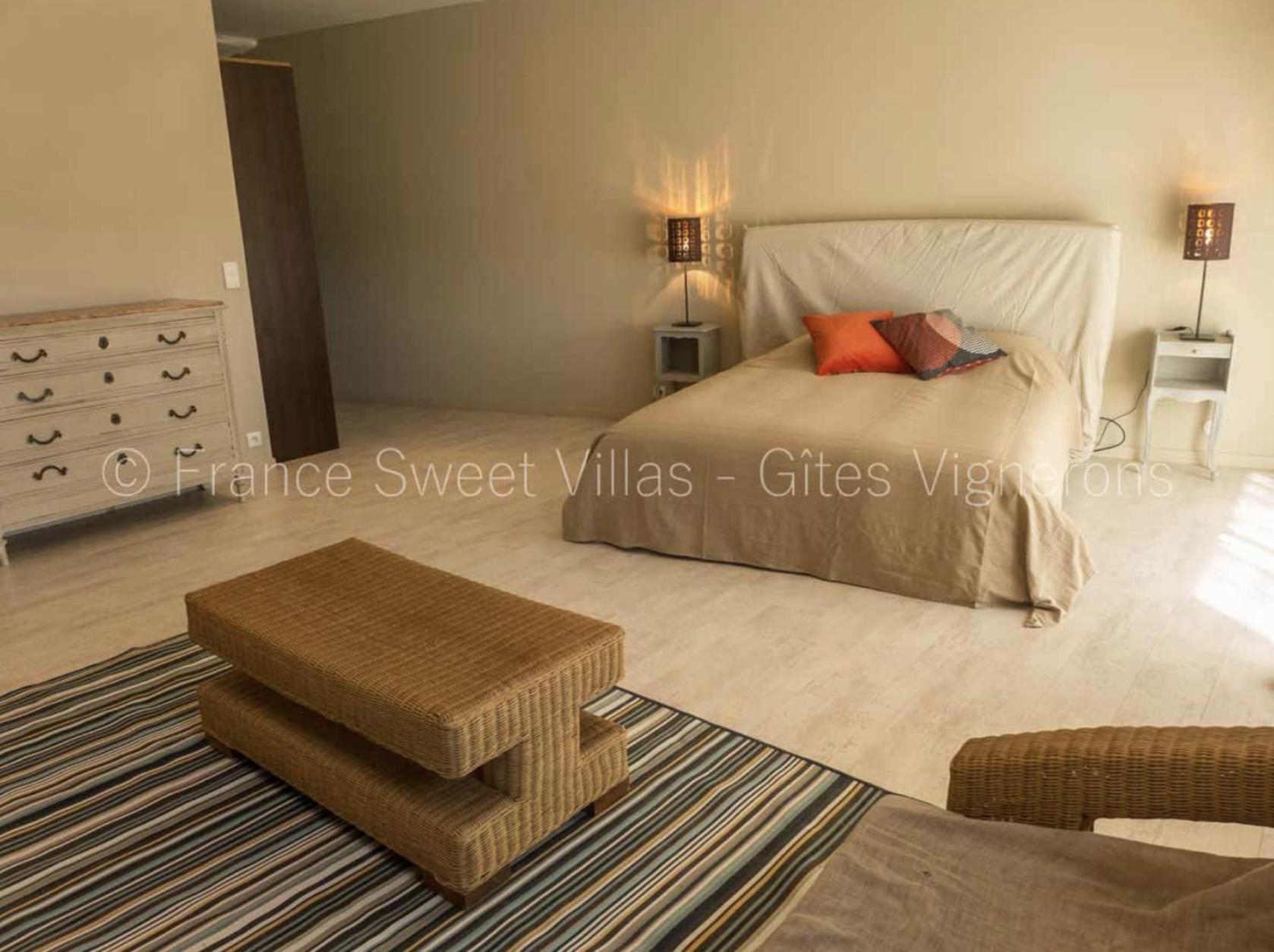 Suite Ou Chambre Privee A La Forge Des Cypres Loupia Exterior foto